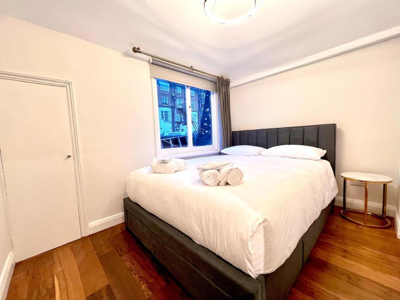 Two Bedroom In Paddington Londra